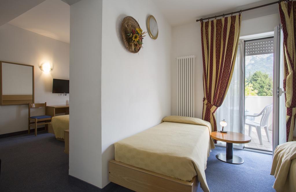 Hotel Alberello Riva del Garda Quarto foto