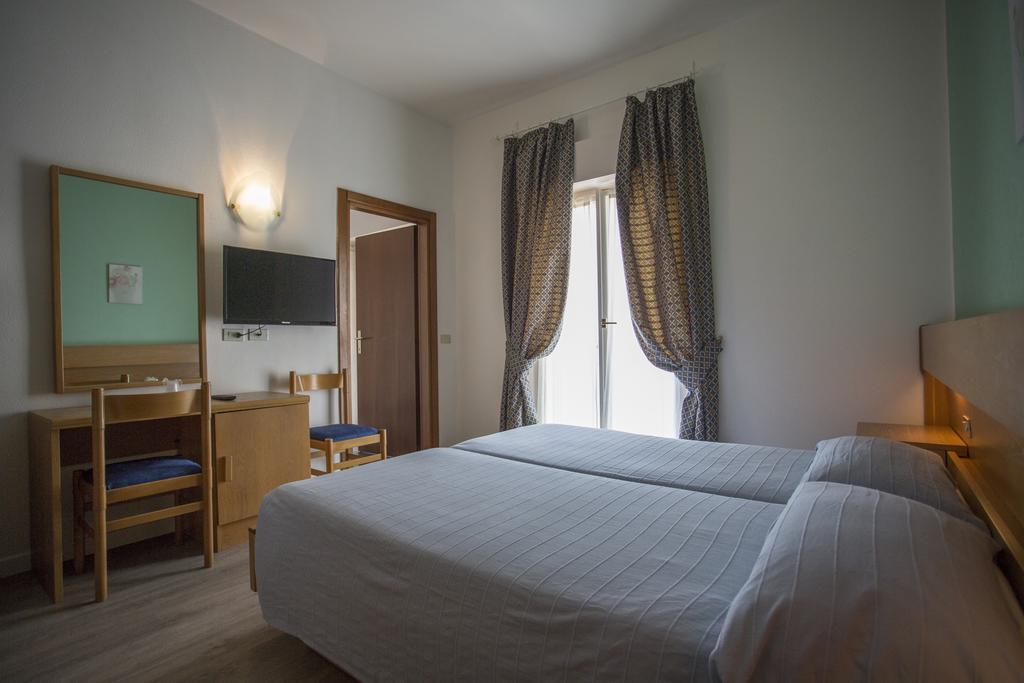 Hotel Alberello Riva del Garda Quarto foto