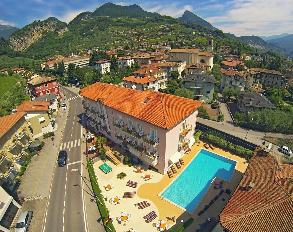 Hotel Alberello Riva del Garda Exterior foto